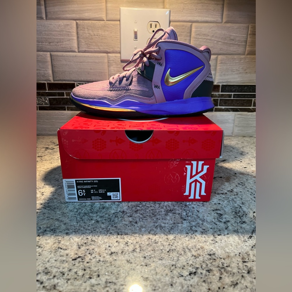 Kyrie Infinity Youth size 6.5